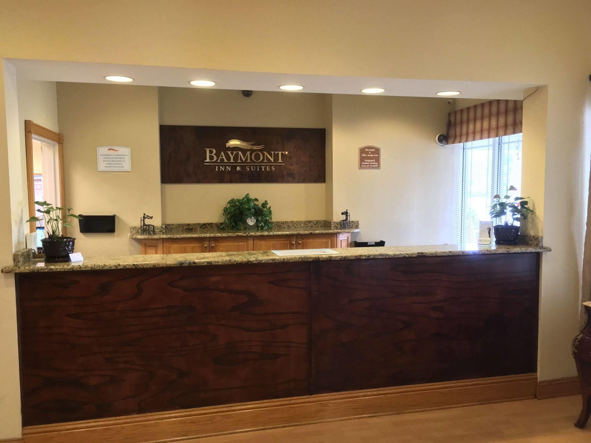 Отель Baymont By Wyndham Fort Myers Airport Экстерьер фото